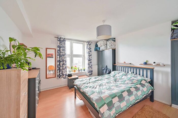 2 Bedroom Flat For Sale In Goldsborough House, Clapham, London, SW8