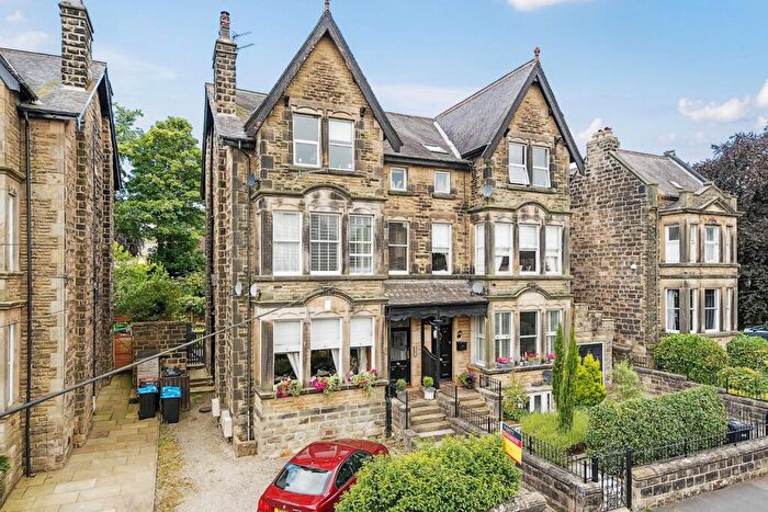 3 Bedroom Flat For Sale In West Cliffe Mount, Harrogate, North Yorkshire, HG2