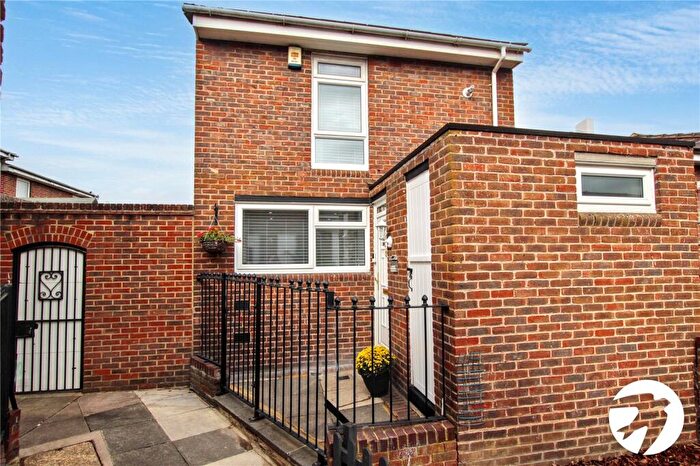 3 Bedroom End Of Terrace House For Sale In Coupland Place, London, SE18