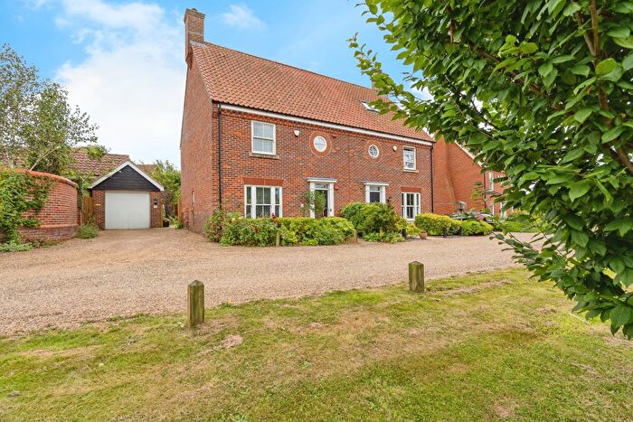 3 Bedroom Semi-Detached House For Sale In Christophers Close, Northrepps, Cromer, Norfolk, NR27