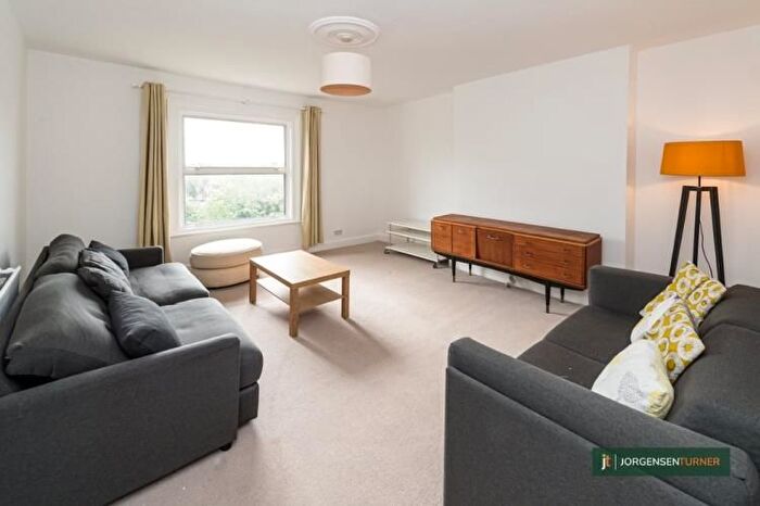 2 Bedroom Flat To Rent In The Avenue, London, NW6