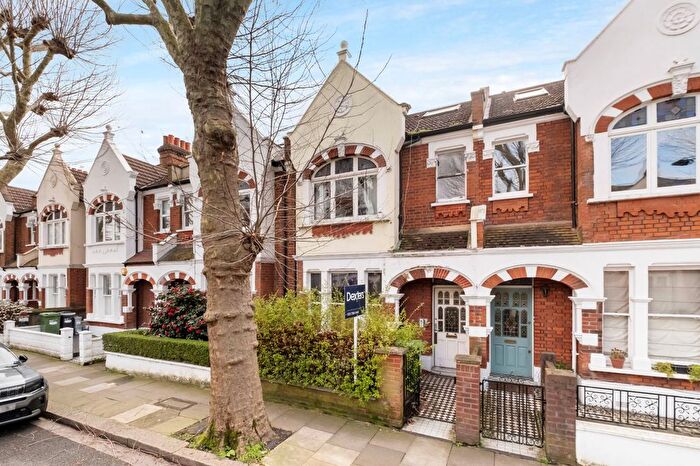 3 Bedroom Flat To Rent In Niton Street, Bishops Park, SW6