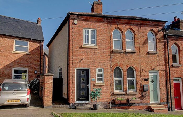 2 Bedroom Cottage For Sale In The Green, Croft, LE9