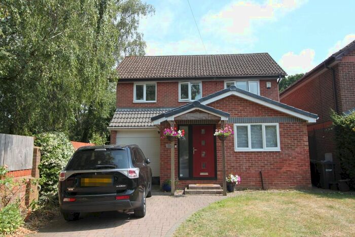 4 Bedroom Detached House To Rent In The Badgers, Netley Abbey, SO31