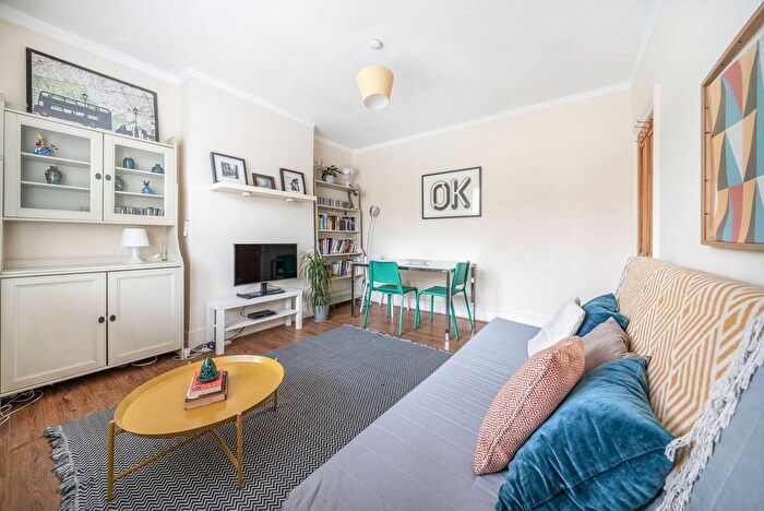 1 Bedroom Flat To Rent In Elm Grove, Cricklewood, London, NW2