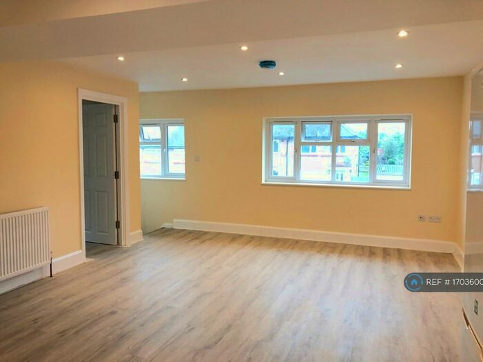 2 Bedroom Flat To Rent In King George Road, Ware, SG12