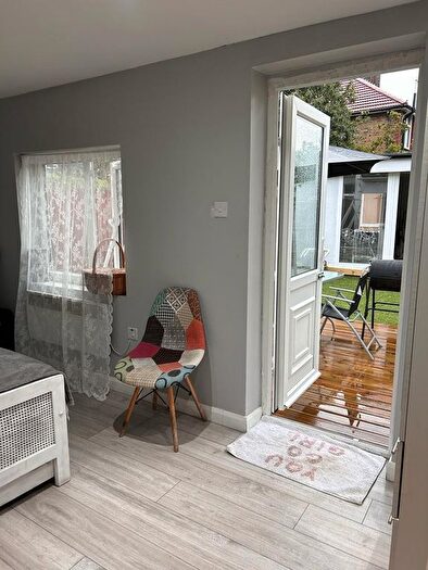 1 Bedroom Studio To Rent In Felixstowe Road, Edmonton, N9