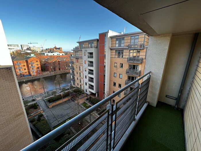 2 Bedroom Flat To Rent In Cromwell Court, Brewery Wharf, Leeds, LS10