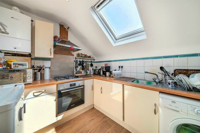 2 Bedroom Flat To Rent In Knights Hill, West Norwood, SE27