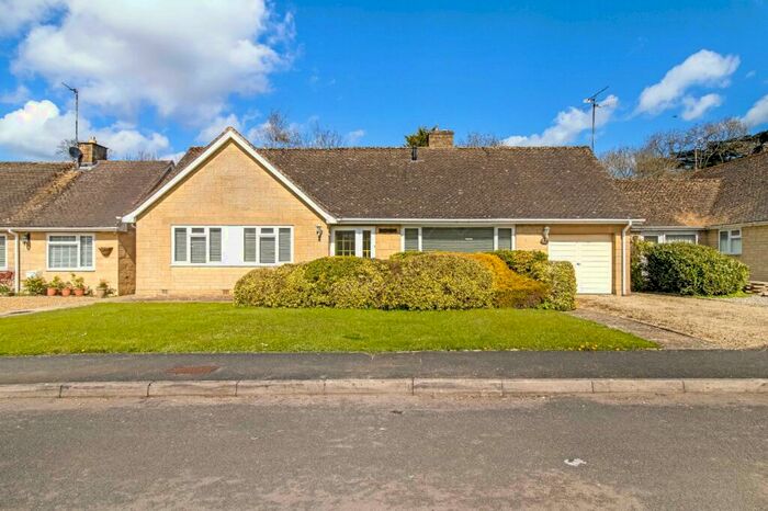 3 Bedroom Bungalow For Sale In Chesterton Park, Cirencester, Gloucestershire, GL7