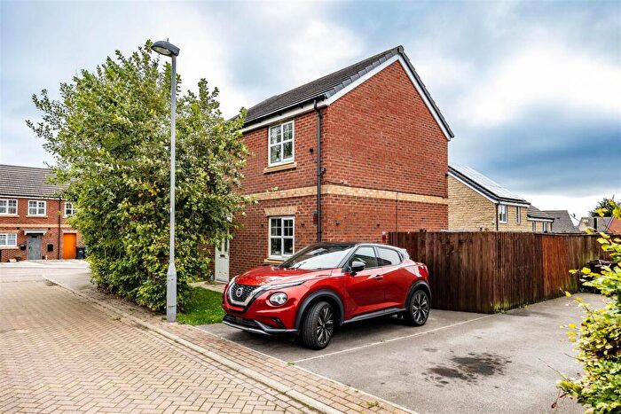 3 Bedroom Semi-Detached House For Sale In Fallowfield Walk, Bradford, BD4