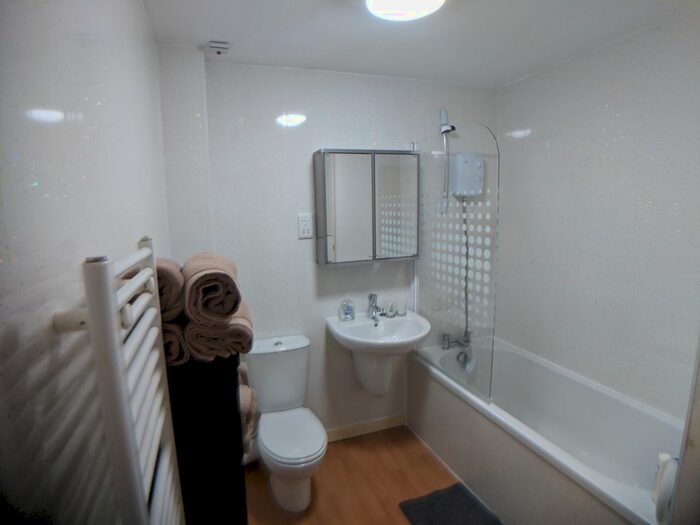 2 Bedroom Flat To Rent In Barlow Moor Road, Didsbury, Manchester, M20