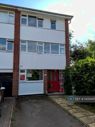 4 Bedroom End Of Terrace House To Rent In Hadrian Close, Leamington Spa, CV32