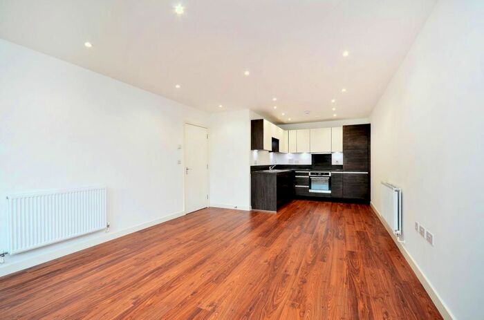 2 Bedroom Flat To Rent In Great West Quarter, Brentford, TW8