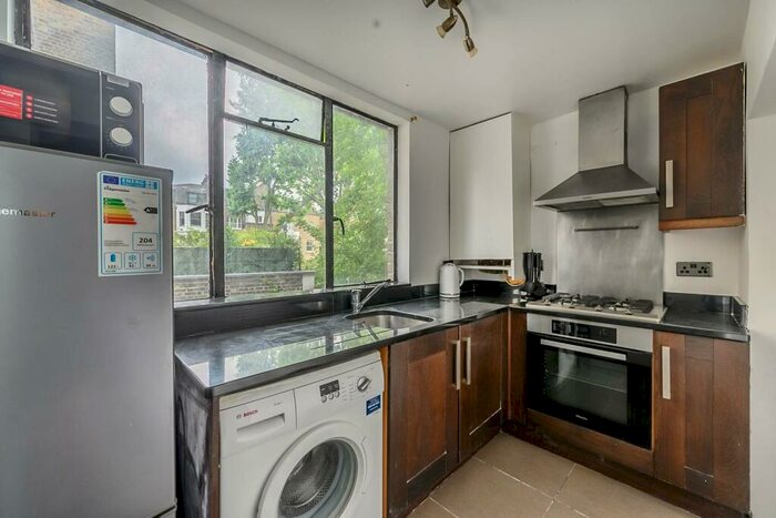 2 Bedroom Flat To Rent In Finborough Road, Chelsea, London, SW10