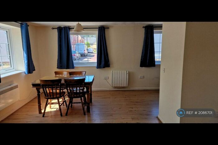 2 Bedroom Flat To Rent In Maria Court, Colchester, CO2