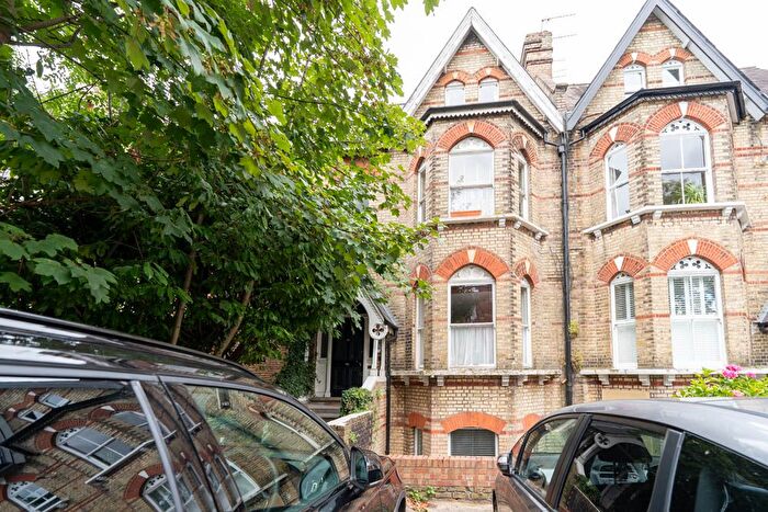 2 Bedroom Flat To Rent In Tetherdown, London, N10