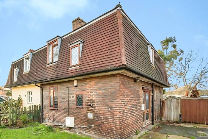 3 Bedroom Semi-Detached House For Sale In Fordmill Road, London, SE6