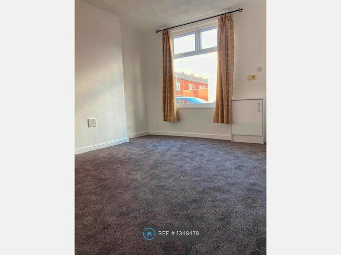 3 Bedroom Terraced House To Rent In Hengist Street, Bolton, BL2