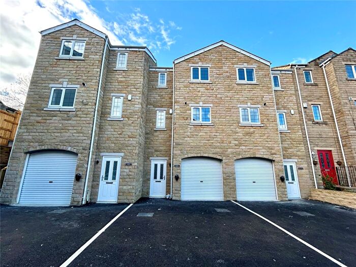 3 Bedroom End Of Terrace House To Rent In Fairbanks, Sowerby Bridge, HX6