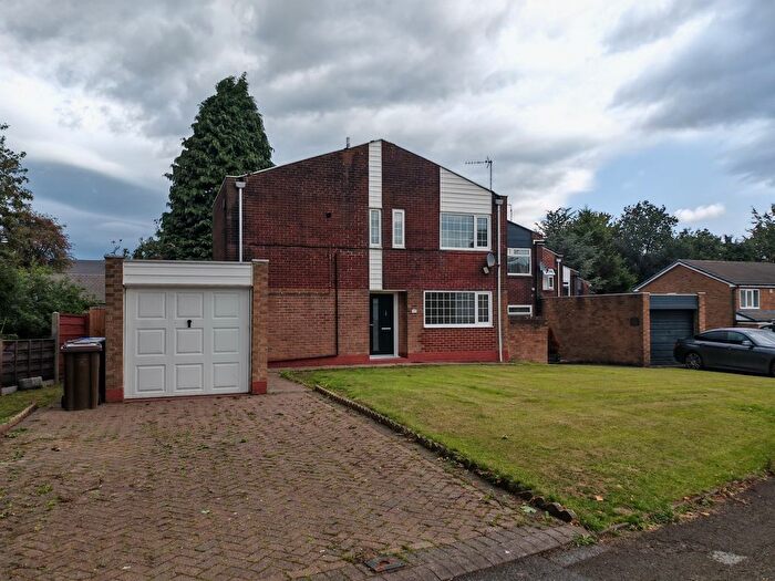 3 Bedroom Detached House To Rent In Tintern Avenue, Whitefield, M45