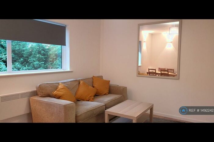 1 Bedroom Flat To Rent In Park Drive, Manchester, M16