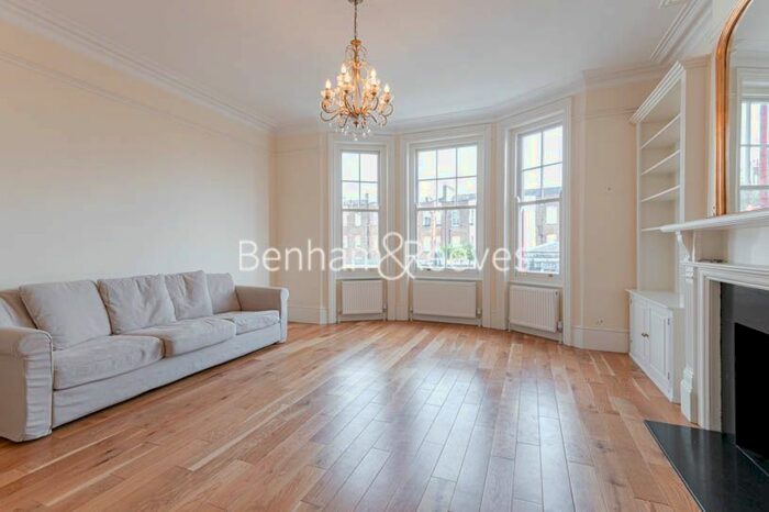 3 Bedroom Flat To Rent In Abingdon Road, Kensington, W8