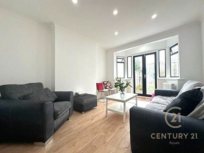 4 Bedroom Semi-Detached House To Rent In Glebe Gardens, Old Malden, Worcester Park, KT3