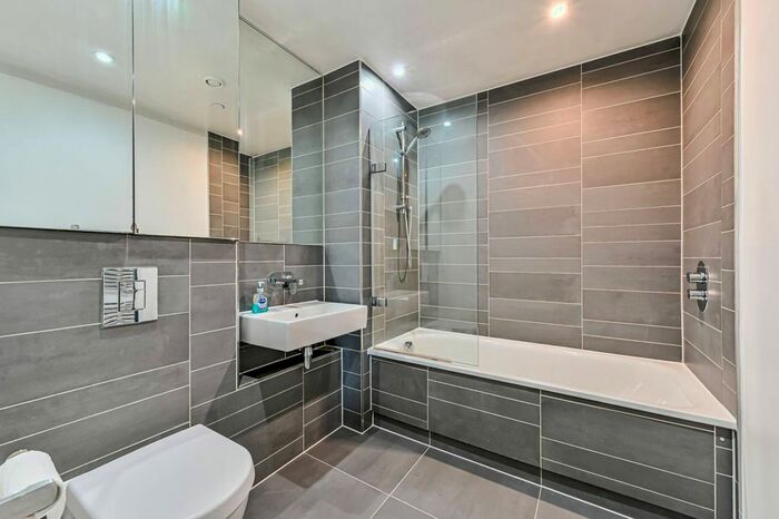 2 Bedroom Flat To Rent In Clement Avenue, Clapham, London, SW4