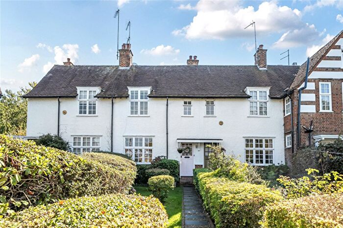 2 Bedroom Terraced House For Sale In Fowlers Walk, Ealing, W5