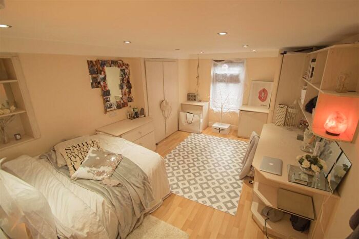 6 Bedroom Terraced House To Rent In Richmond Avenue, Hyde Park, Leeds, LS6