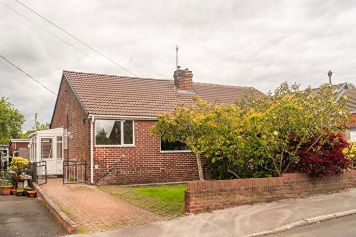 2 Bedroom Bungalow For Sale In Kenilworth Avenue, Gildersome, Leeds, LS27
