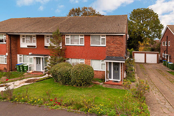 2 Bedroom Maisonette For Sale In Lyminge Close, Sidcup, DA14