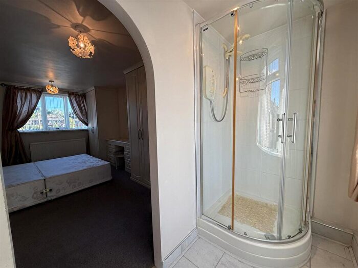 3 Bedroom End Of Terrace House For Sale In Stamford Grove, Stalybridge, SK15