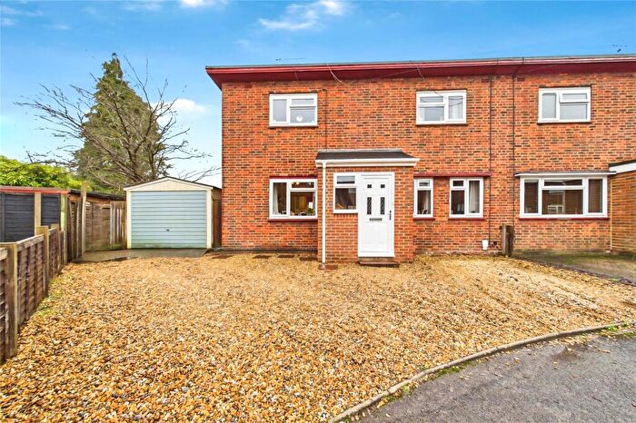 3 Bedroom Semi Detached House For Sale In The Close, Burghfield Common, Reading, Berkshire, RG7