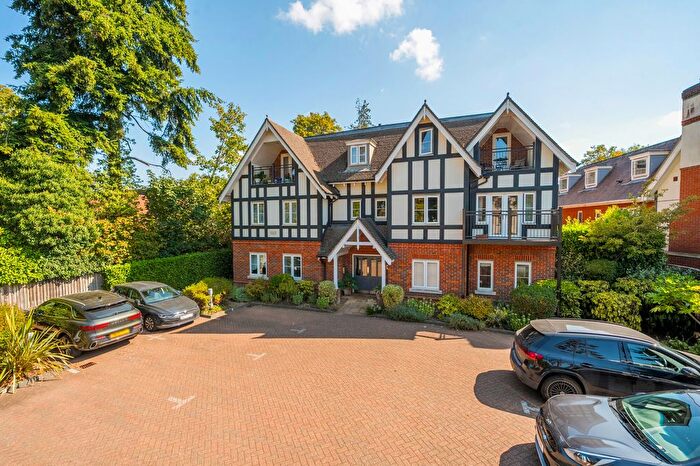 2 Bedroom Flat For Sale In Packhorse Road, Gerrards Cross, SL9