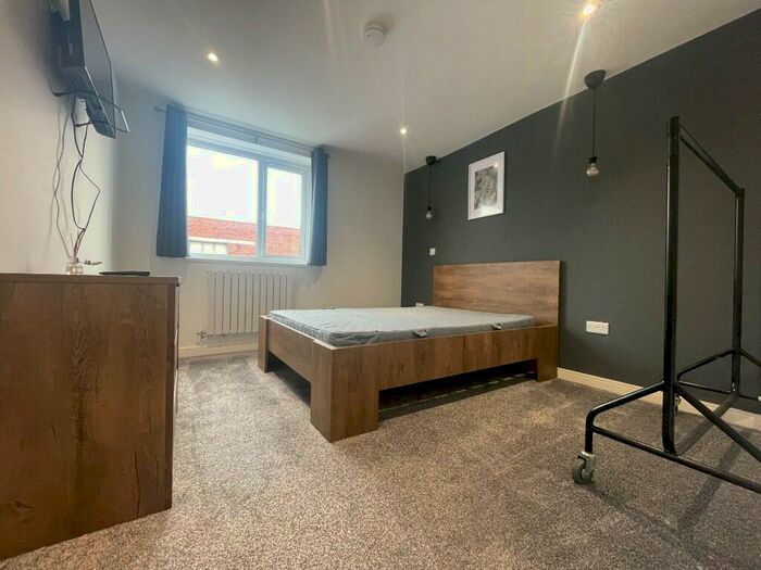 1 Bedroom House Of Multiple Occupation To Rent In Kingston Road, Portsmouth, Hampshire, PO2