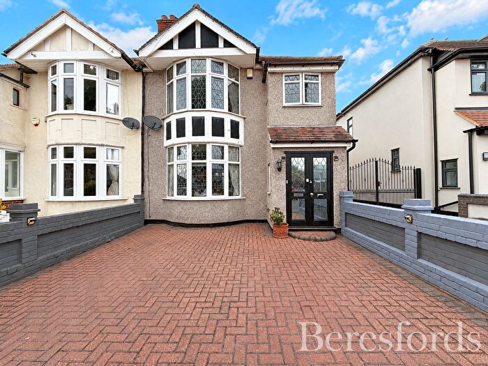 3 Bedroom Semi Detached House For Sale In Fairkytes Avenue, Hornchurch, RM11