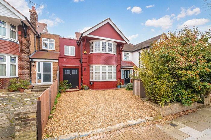 4 Bedroom Flat To Rent In Chamberlayne Road, Kensal Rise, NW10