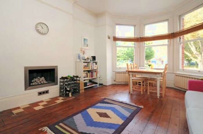 1 Bedroom Flat To Rent In Croxted Road, West Dulwich, London, SE21