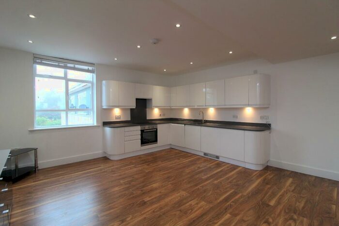 Studio To Rent In Bank Court, Hemel Hempstead, Hertfordshire, HP1