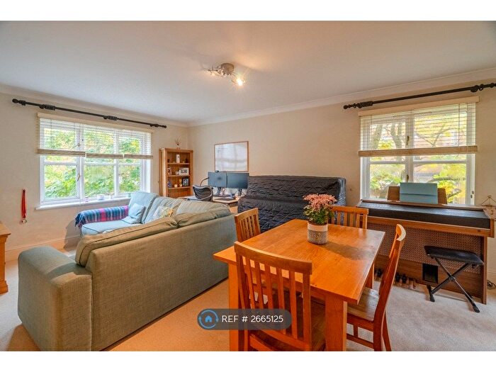 2 Bedroom Flat To Rent In Beaumont Court, London, SW19