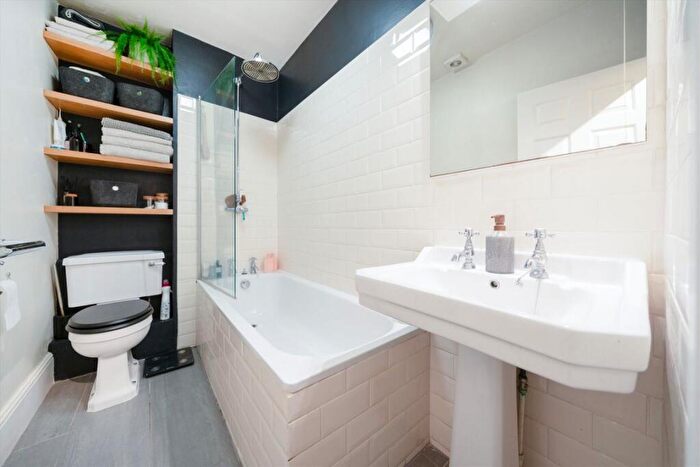 2 Bedroom Flat For Sale In Chetwynd Road, Dartmouth Park, NW5