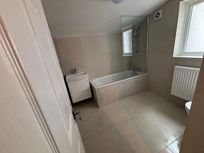 2 Bedroom Property To Rent In St. James's Road, Croydon, CR0