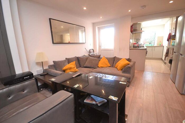 6 Bedroom Terraced House To Rent In Victoria Street, Reading, RG1