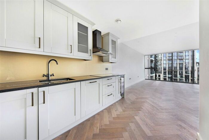2 Bedroom Flat To Rent In Merino Gardens, Tower Bridge, E1W
