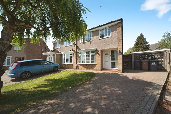 3 Bedroom Semi-Detached House For Sale In Edgewood Drive, Luton, LU2