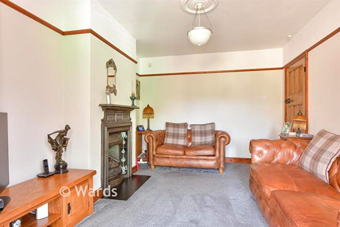 3 Bedroom Semi-Detached House For Sale In Rippersley Road, Welling, Kent, DA16