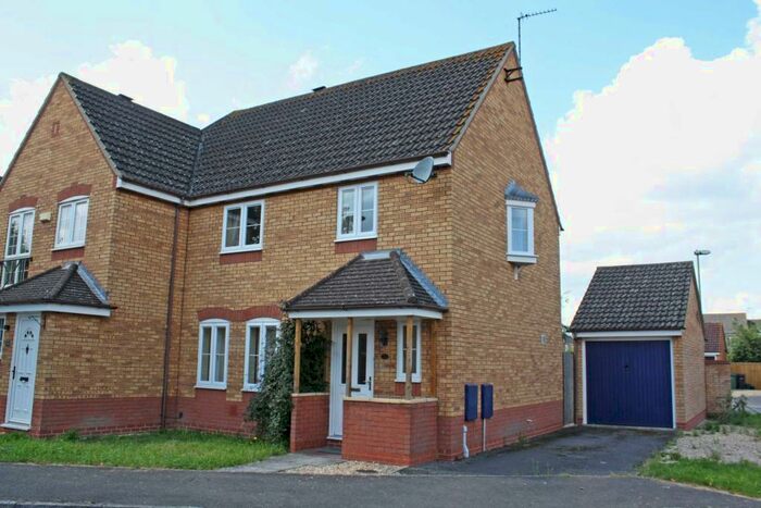 3 Bedroom Semi-Detached House To Rent In Ottery Way, Didcot, OX11