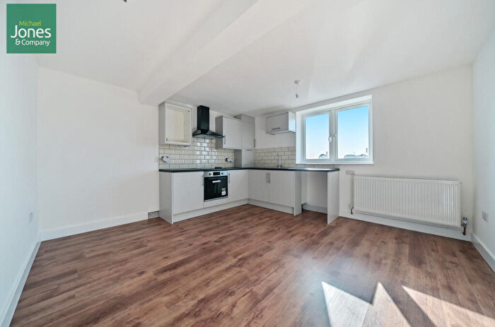3 Bedroom Flat To Rent In Broadwater Street West, Worthing, West Sussex, BN14